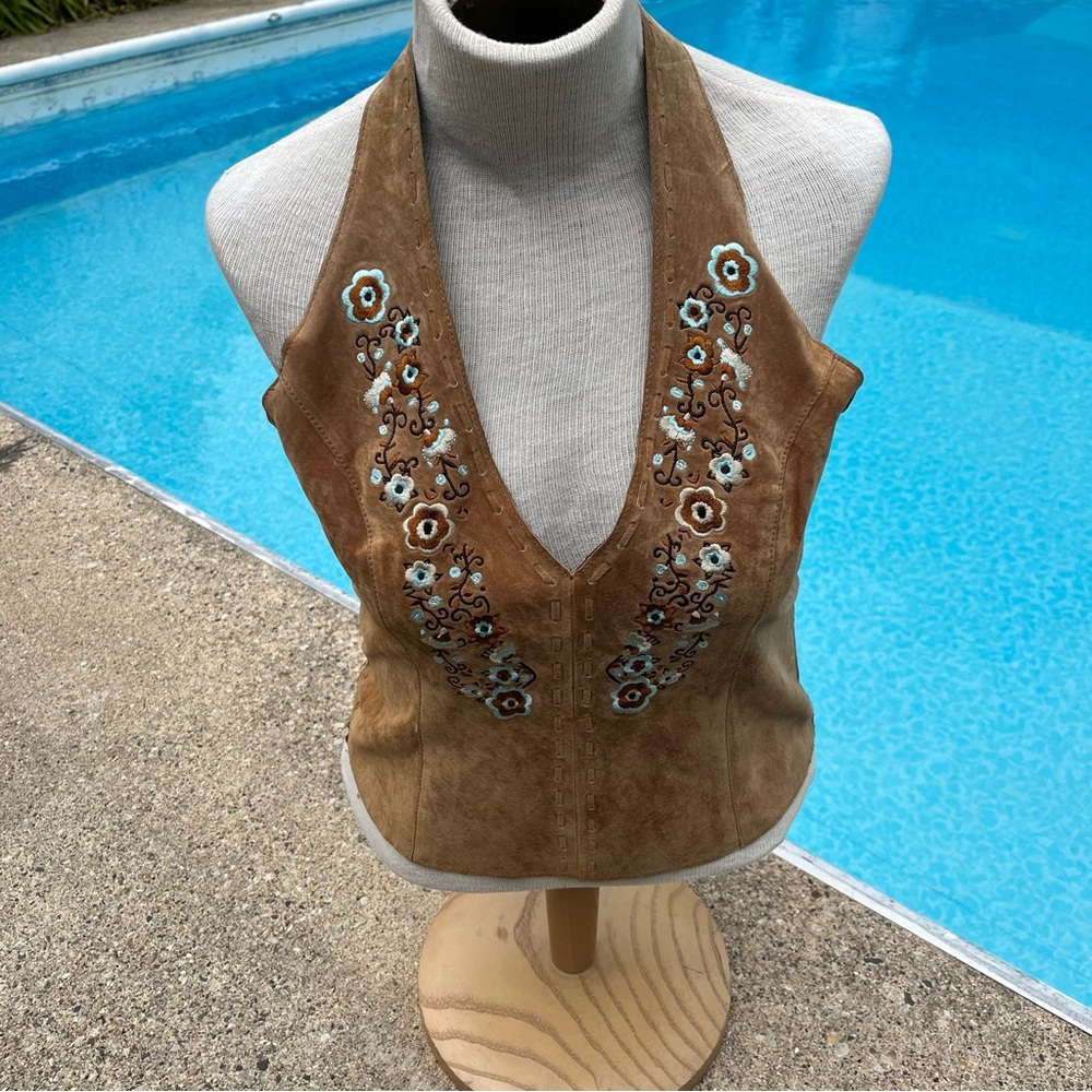 Wilsons Leather Tan embroidered bohemian vest!